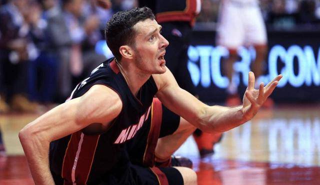 马刺险胜中国男篮,巴图姆制霸全场 马刺险胜中国男篮,巴图姆制霸全场