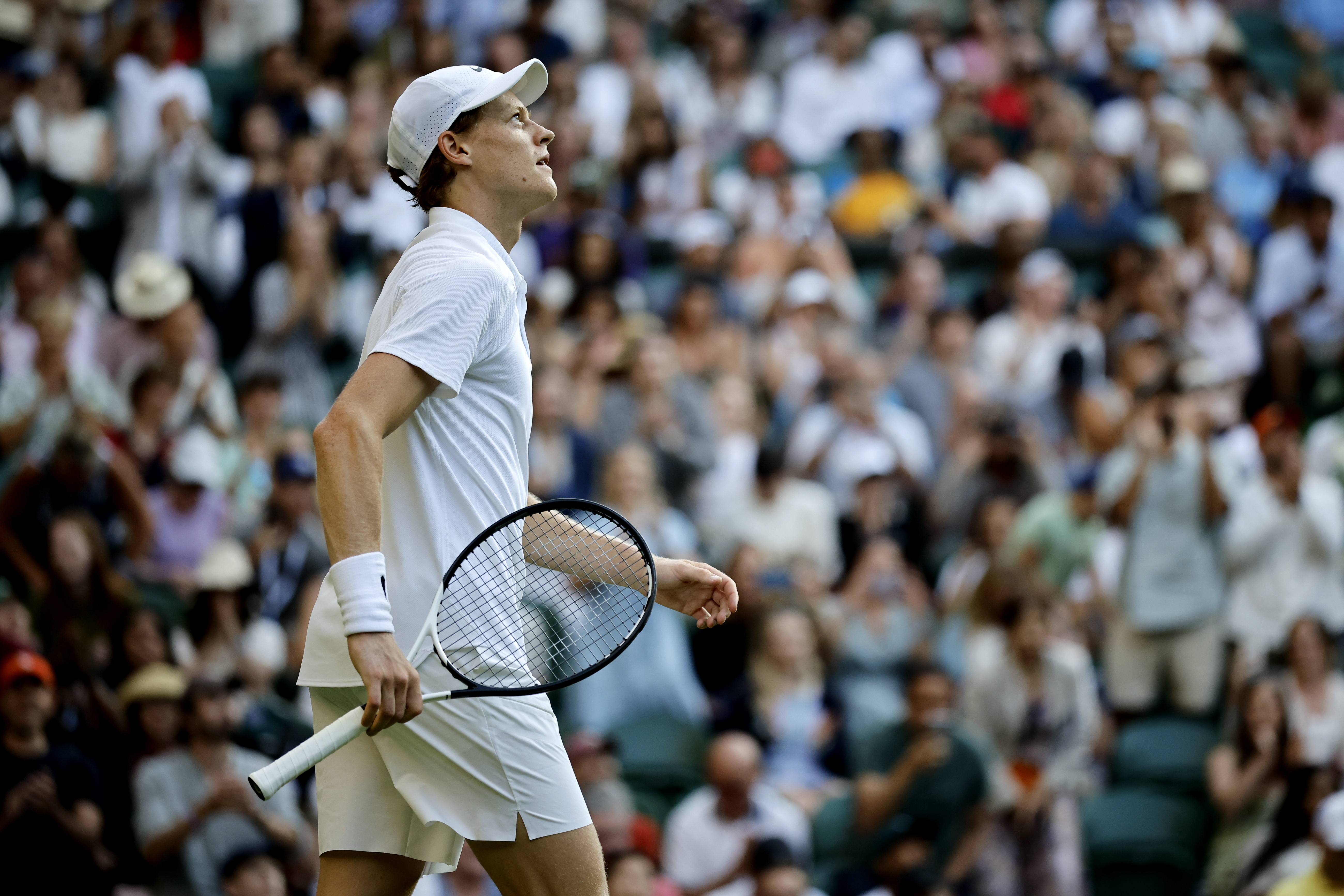 关于法网逆转温网，辛纳带队取胜的信息