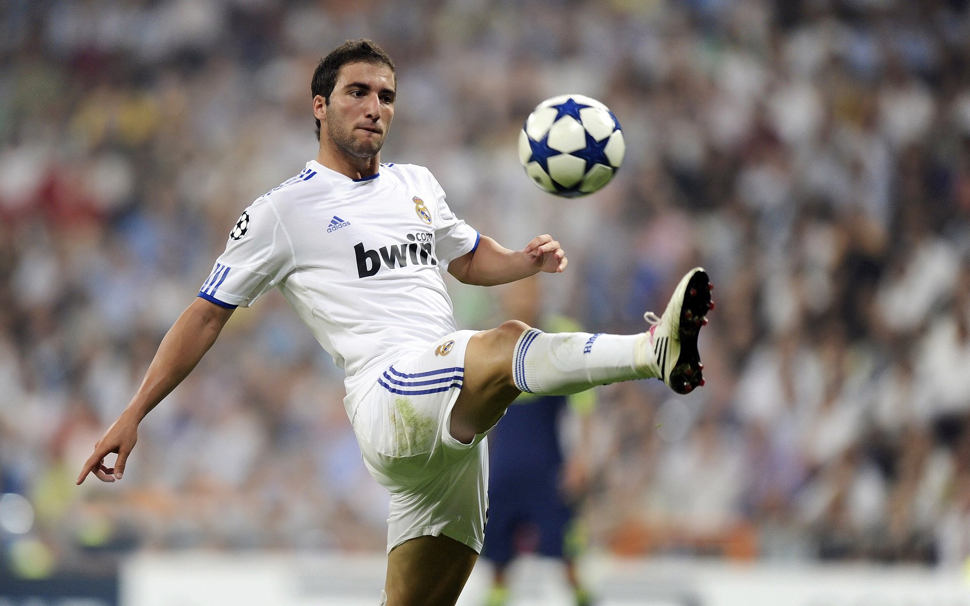 米兰体育官网-西甲国家德比之夜，基耶萨数据全面爆炸，一场个人英雄主义的完美诠释