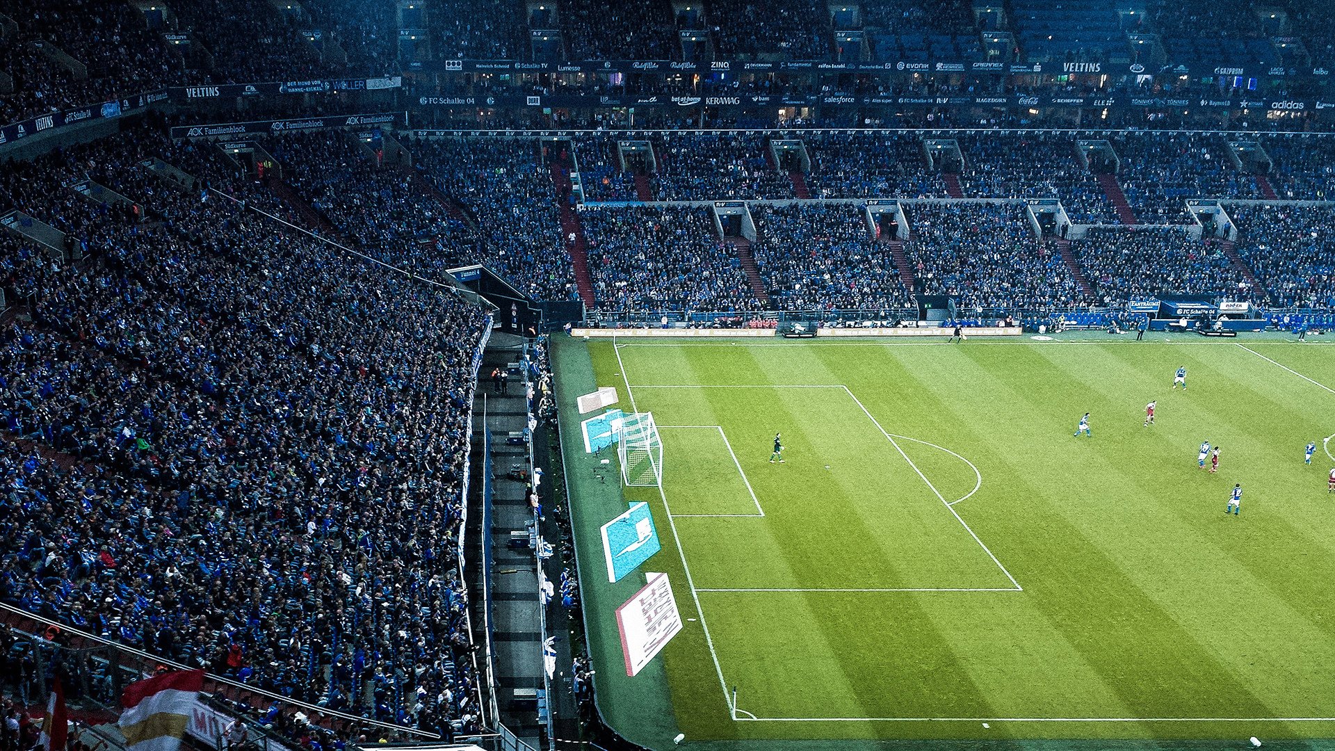 ac米兰体育官网-欧冠半决赛焦点战，安哥拉击溃里昂，黑马奇迹震撼欧洲足坛